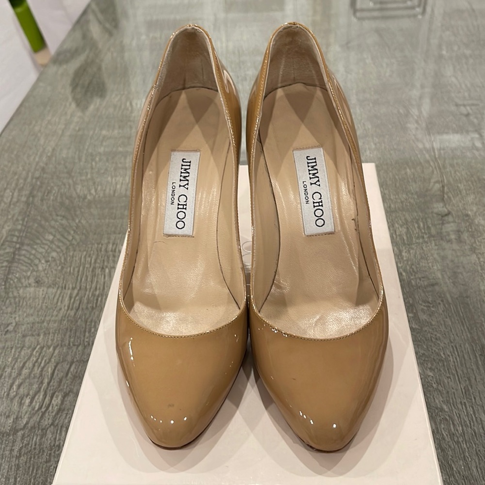Jimmy Choo Gilbert patent leather pumps in Nude. Size 36.